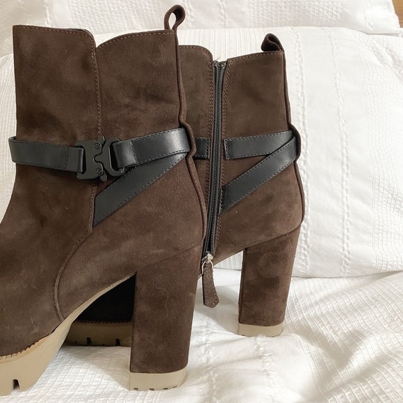 LA CANADIENNE BROWN SUEDE BLACK LEATHER STRAP CHUNKY TAN HEELED BOOTIES - 41 - Picture 7 of 10